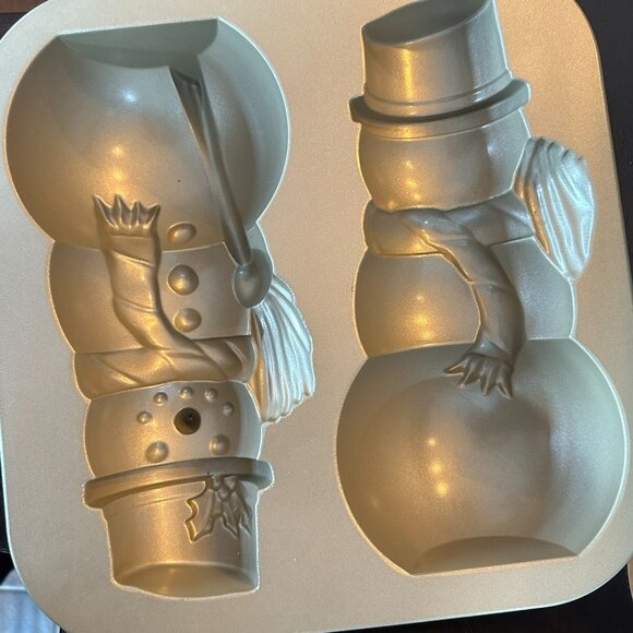 Nordic Ware Nonstick Cast Aluminum 3D Snowman Baking Pan - Picture 3 of 5